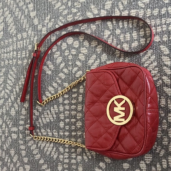 Michael Kors Handbags - Michael Kors Fulton quilted dark red crossbody